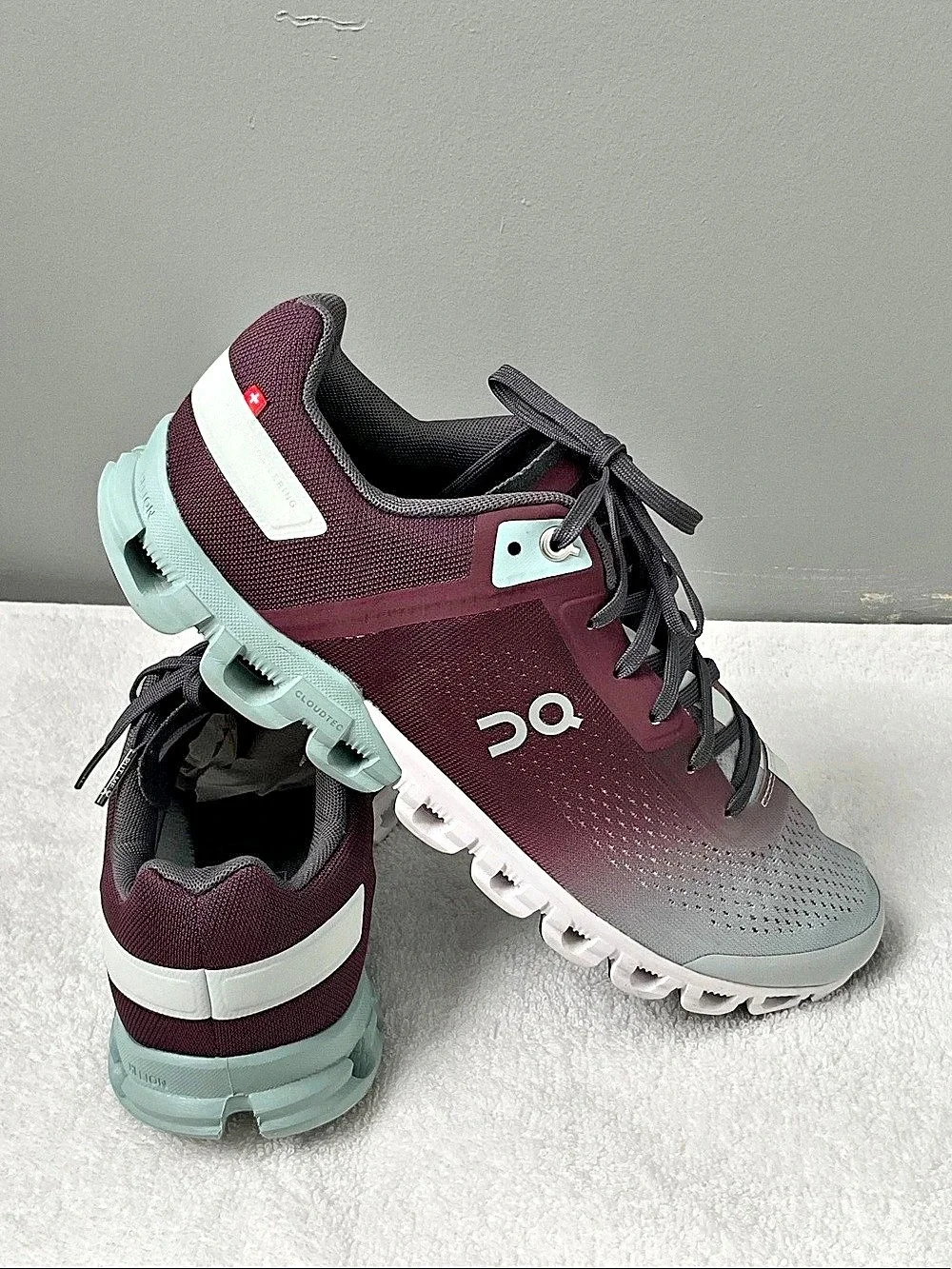 On Cloudflyer Women's Athletic Shoes Burgundy & Gray Like New. Size 10